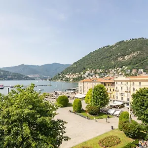 piazza-cavour-lake-view-by-myhomeincomo.it-lombardy.com/